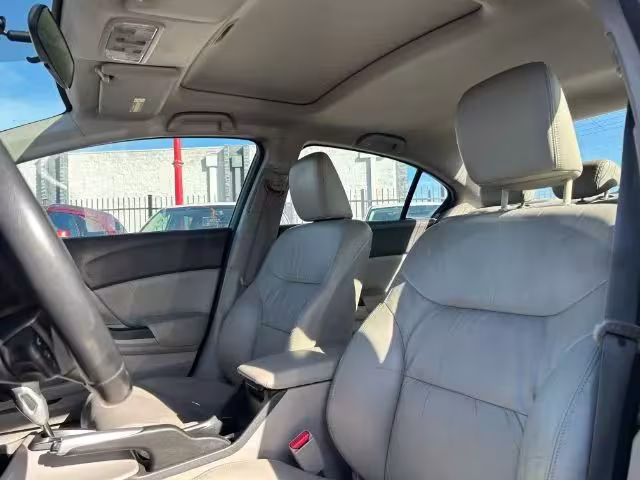 2012 Honda Civic - 2HGFB2F94CH549675 - Image #4